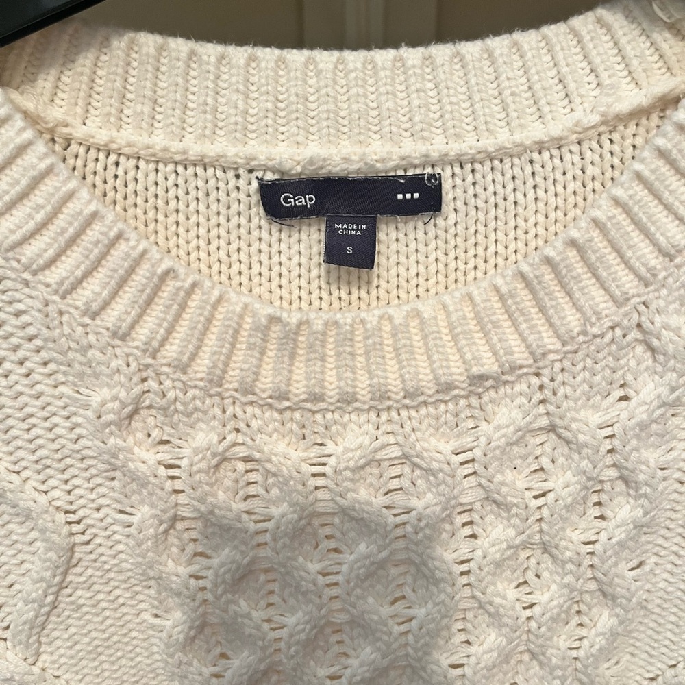 GAP Cream Crew Neck Sweater with Cable Knit Design - Picture 3 of 4